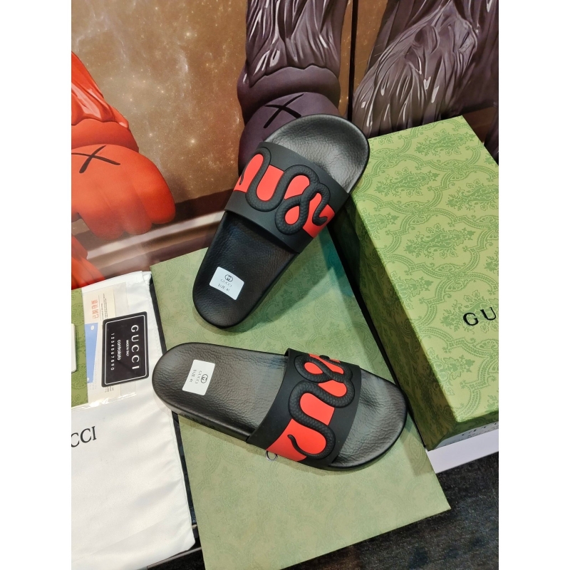 G*u*i slippers